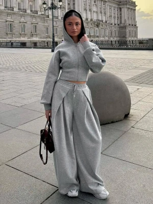 Bershka Spodnie Z Szerokimi Nogawkami Z Efektem Neoprenu Kobieta Szary