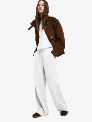 Bershka Spodnie Z Szerokimi Nogawkami Z Miękkiej Tkaniny Kobieta Szary