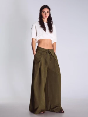 Bershka Spodnie Z Zakładkami I Wywiniętym Pasem Kobieta Khaki