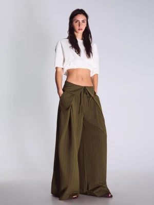 Bershka Spodnie Z Zakładkami I Wywiniętym Pasem Kobieta Khaki