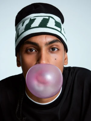 Bershka Sportowa Czapka Beanie Z Nadrukiem Mężczyzna Zielony