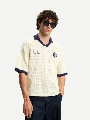 Bershka Sportowa Koszulka Polo Z Siateczki Z Krótkim Rękawem Mężczyzna Biały Złamany