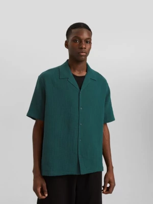 Bershka Strukturalna Koszula O Kroju Relax Fit Z Krótkim Rękawem Mężczyzna Zielony
