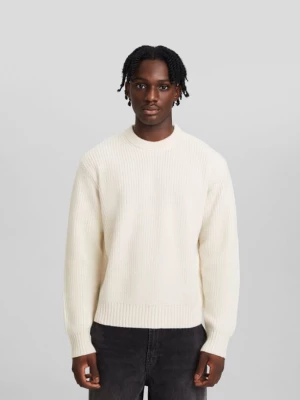 Bershka Strukturalny Sweter Z Wełny Syntetycznej Z Okrągłym Dekoltem Mężczyzna Biały