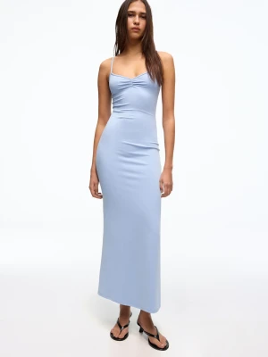 Bershka Sukienka Midi Na Ramiączkach Marszczona Kobieta Jasnoniebieski