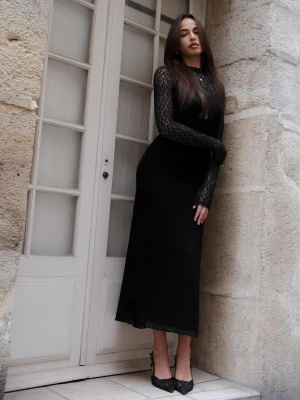 Bershka Sukienka Midi Z Długim Rękawem Z Koronki Blonda Kobieta Czarny