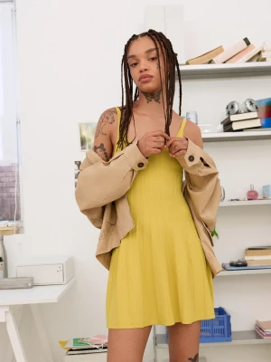 Bershka Sukienka Mini Na Ramiączkach Kobieta Musztardowy