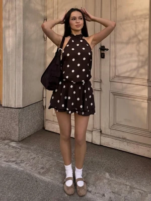 Bershka Sukienka Mini Z Dekoltem Halter Kobieta Brązowy
