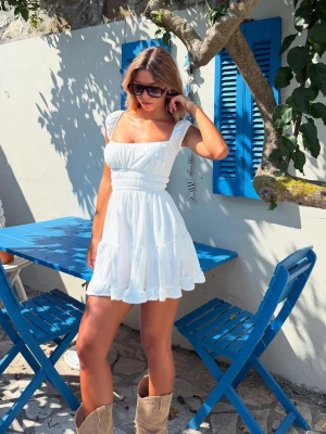 Bershka Sukienka Mini Z Falbanami Kobieta Biały Złamany