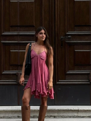Bershka Sukienka Mini Z Falbanami Kobieta Różowy