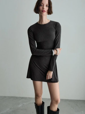 Bershka Sukienka Mini Z Długim Rękawem I Marszczeniami Kobieta Ciemnoszary