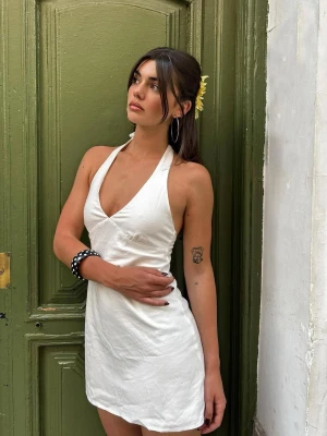 Bershka Sukienka Mini Z Mieszanki Lnu Z Dekoltem Halter Kobieta Biały