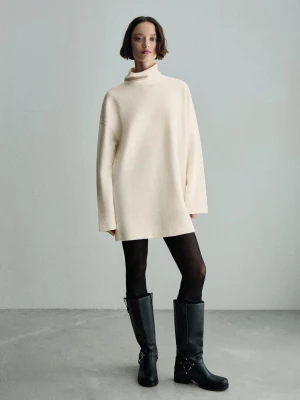 Bershka Miękka Sukienka Mini Z Szerokimi Rękawami Kobieta Kremowy