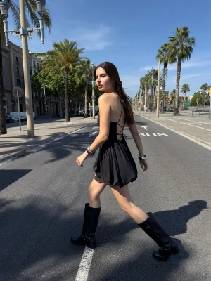 Bershka Sukienka Mini Ze Spódnicą Balloon Kobieta Czarny