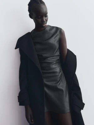 Bershka Sukienka Mini Ze Sztucznej Skóry Kobieta Czarny