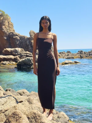 Bershka Sukienka Średniej Długości Na Ramiączkach Kobieta Brązowy