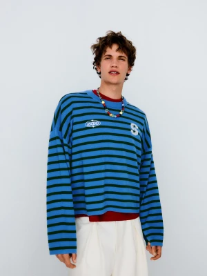 Bershka Sweter Boxy W Haftowane Paski Mężczyzna Niebieski