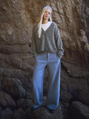 Bershka Sweter Boxy Z Dekoltem W Serek Kobieta Ciemnoszary