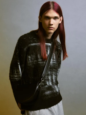 Bershka Sweter Czesany Z Nadrukiem Mężczyzna Czarny