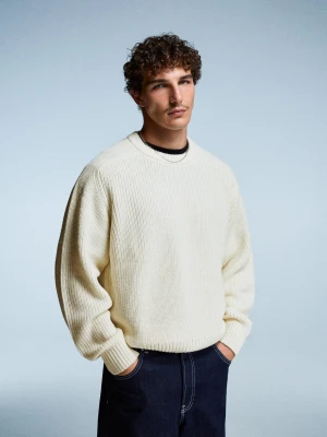 Bershka Sweter Dżersejowy Z Wełną Mężczyzna Biały Złamany