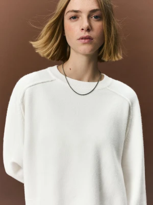 Bershka Sweter Dzianinowy Ze Szwami Kobieta Kremowy