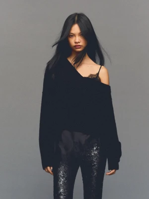 Bershka Sweter O Krótszym Kroju Z Dekoltem W Serek Kobieta Czarny