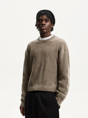 Bershka Sweter O Kwadratowym Kroju Z Efektem Sprania Mężczyzna Brązowy