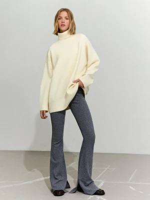 Bershka Sweter Oversize Z Golfem Kobieta Kremowy