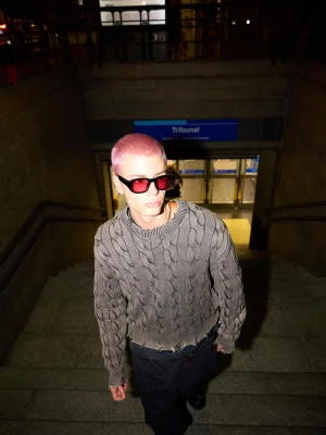 Bershka Sweter W Warkocze Mężczyzna Szary