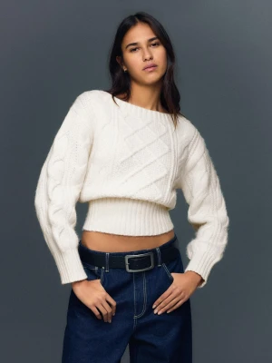 Bershka Sweter Z Dekoltem W Łódkę I Warkoczowym Splotem Kobieta Kremowy