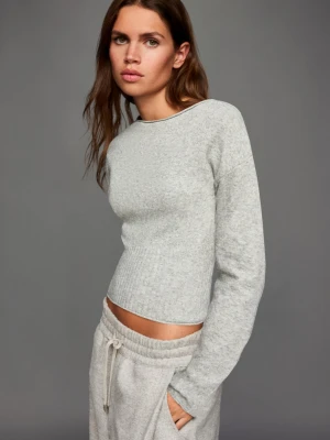 Bershka Sweter Z Dekoltem W Łódkę Kobieta Szary