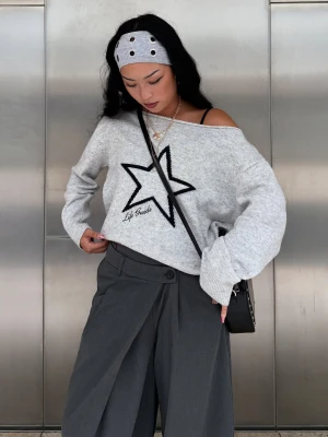 Bershka Sweter Z Dekoltem W Łódkę Z Nadrukiem Kobieta Szary