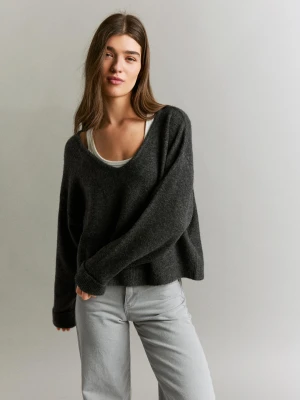 Bershka Sweter Z Dekoltem W Serek Soft Touch Kobieta Ciemnoszary