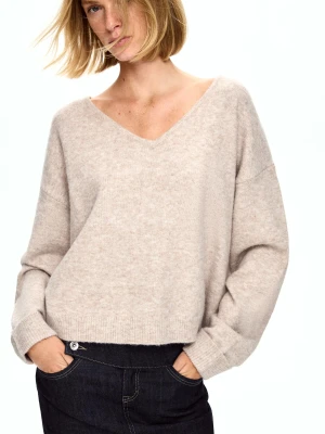 Bershka Sweter Z Dekoltem W Serek Soft Touch Kobieta Piaskowy