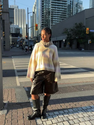 Bershka Kolorowy Sweter Z Dzianiny Kobieta Różowy