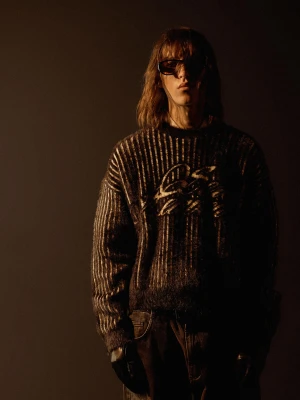 Bershka Sweter Z Efektem Futrzanego Nadruku Mężczyzna Czarny