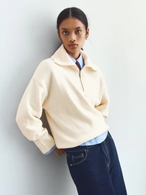 Bershka Sweter Z Golfem I Suwakiem Kobieta Kremowy