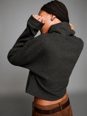 Bershka Sweter Z Golfem Rib Kobieta Ciemnoszary