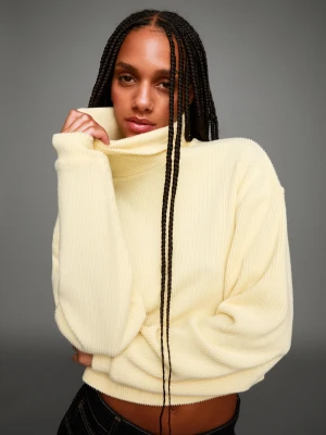 Bershka Sweter Z Golfem Rib Kobieta Żółty