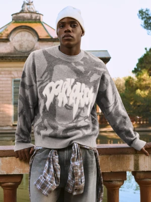 Bershka Sweter Z Haftem I Nadrukiem Mężczyzna Szary