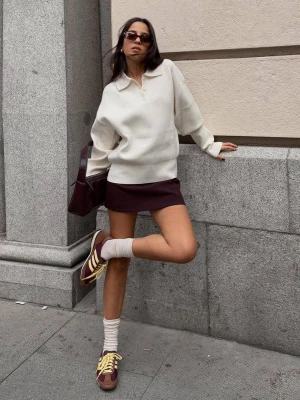 Bershka Sweter Z Kołnierzykiem Polo Kobieta Kremowy