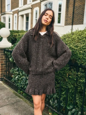 Bershka Sweter Z Kołnierzykiem Polo Z Efektem Zamszu I Wiązaniem Kobieta Xs-S Brązowy