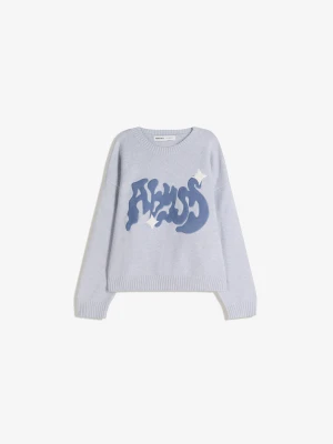 Bershka Sweter Z Naszywkami I Nadrukiem Mężczyzna Niebieski