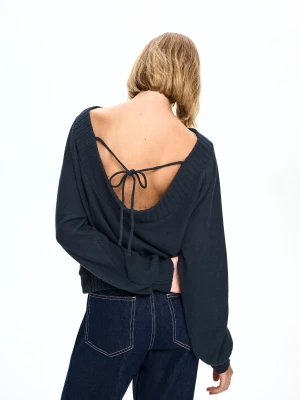 Bershka Sweter Z Odkrytymi Plecami Kobieta Granatowy