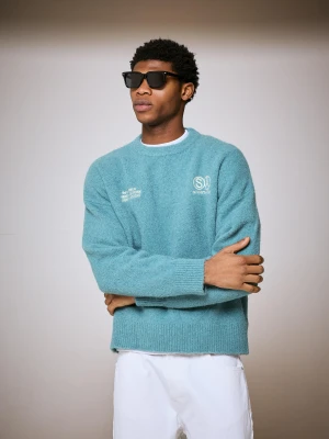 Bershka Sweter Z Okrągłym Dekoltem I Nadrukiem Mężczyzna Zielony