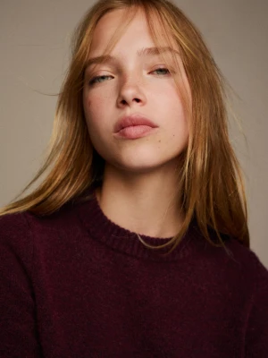 Bershka Sweter Z Okrągłym Dekoltem Kobieta Bordowy