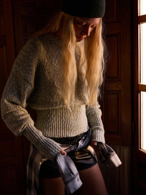 Bershka Sweter Z Szerokimi Rękawami Kobieta Zielony