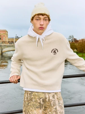 Bershka Sweter Z Żakardowym Nadrukiem Mężczyzna Beżowy