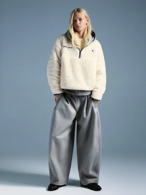 Bershka Sweter Z Zamkiem Błyskawicznym Z Efektem Baranka I Regulowanym Dołem Kobieta Kremowy