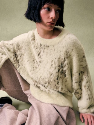 Bershka Sweter Żakardowy W Zwierzęcy Nadruk Kobieta Kremowy